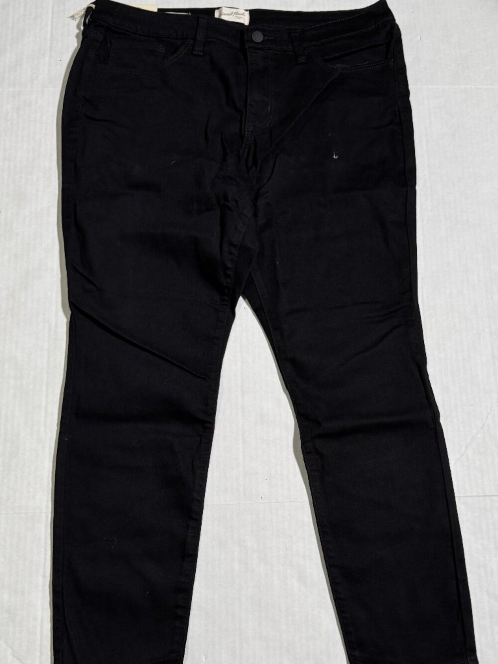 Universal Thread Black Skinny Jeans - Sleek Stretch Denim